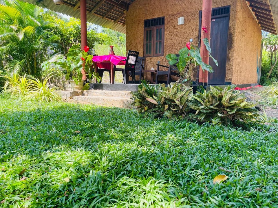 Property building, Garden, Balcony/Terrace, Dining area, Garden view