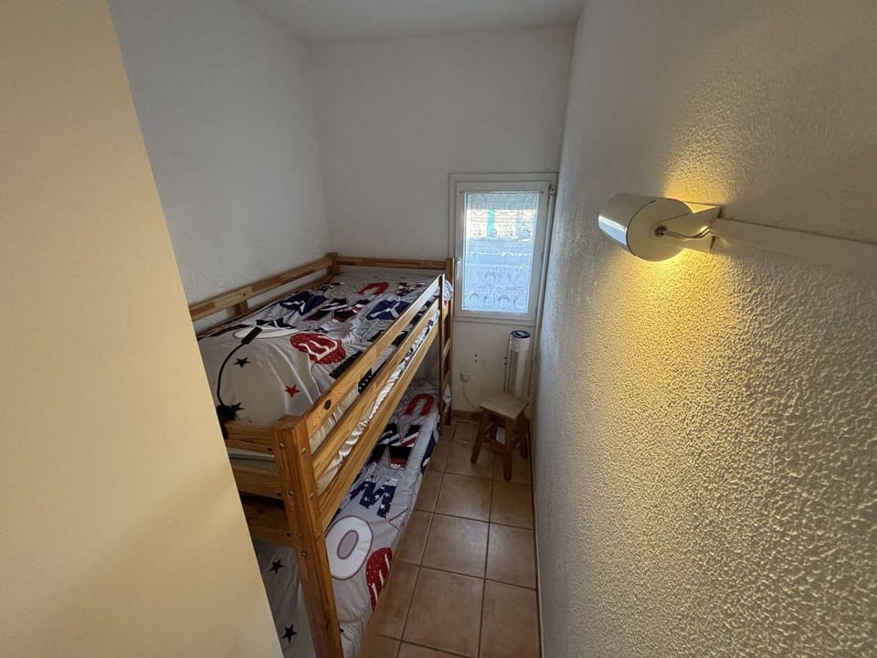 Bed, Photo of the whole room, Bedroom, bunk bed