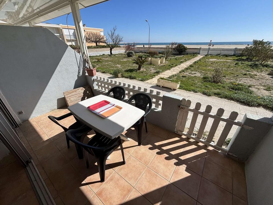 Patio, Day, Natural landscape, View (from property/room), Balcony/Terrace, Dining area, Sea view
