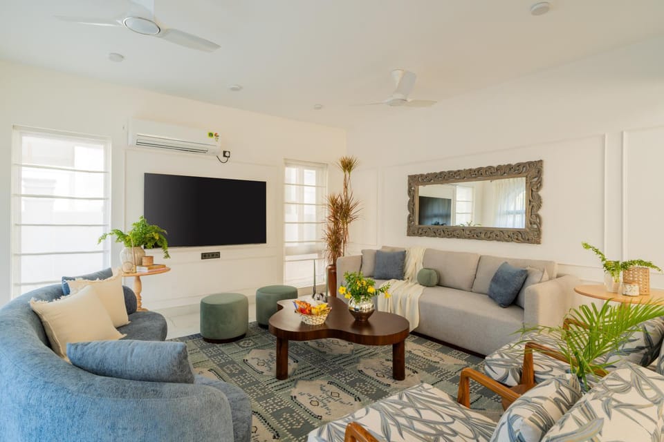 TV and multimedia, Living room, Seating area, Evening entertainment