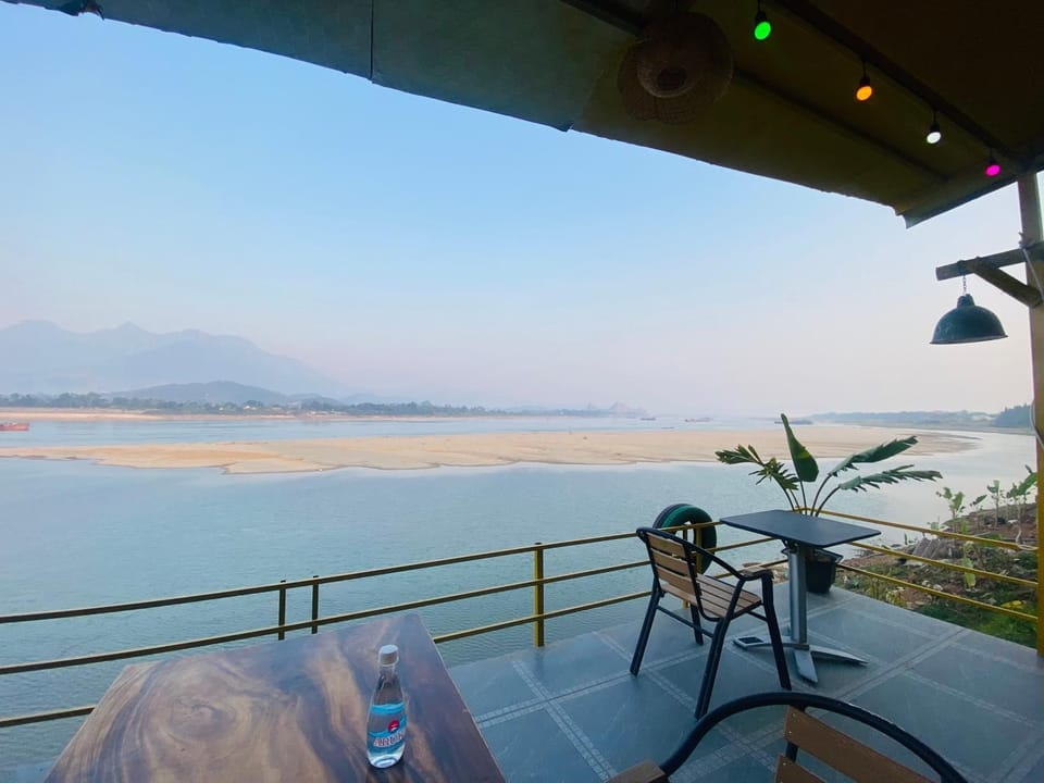 Patio, Day, Natural landscape, View (from property/room), Balcony/Terrace, Dining area, Beach, Lake view, Mountain view, River view, Sea view