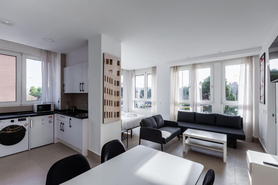Sunny studio with AC in Hortaleza Apartment in Madrid