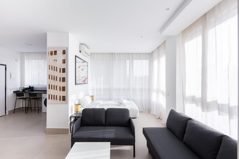 Sunny studio with AC in Hortaleza Apartment in Madrid