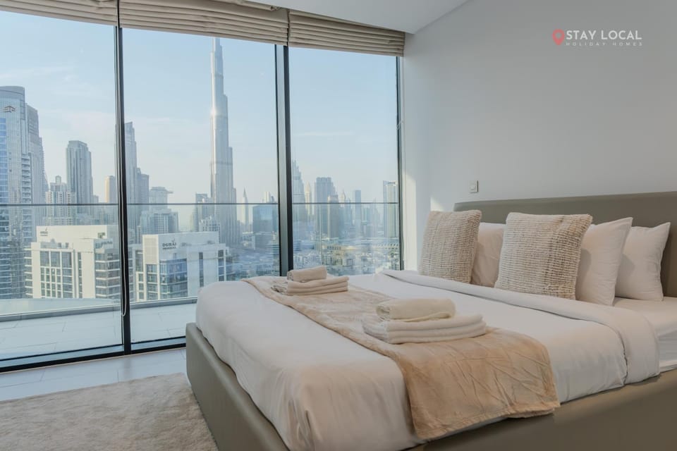 Bedroom, City view