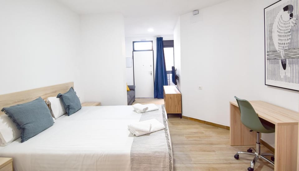 Photo of the whole room, Seating area, Bedroom