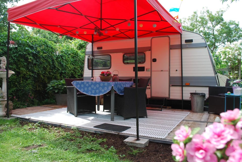 B&B Öland Caravan "Juf Jansen" Bed and Breakfast in South Holland (province)