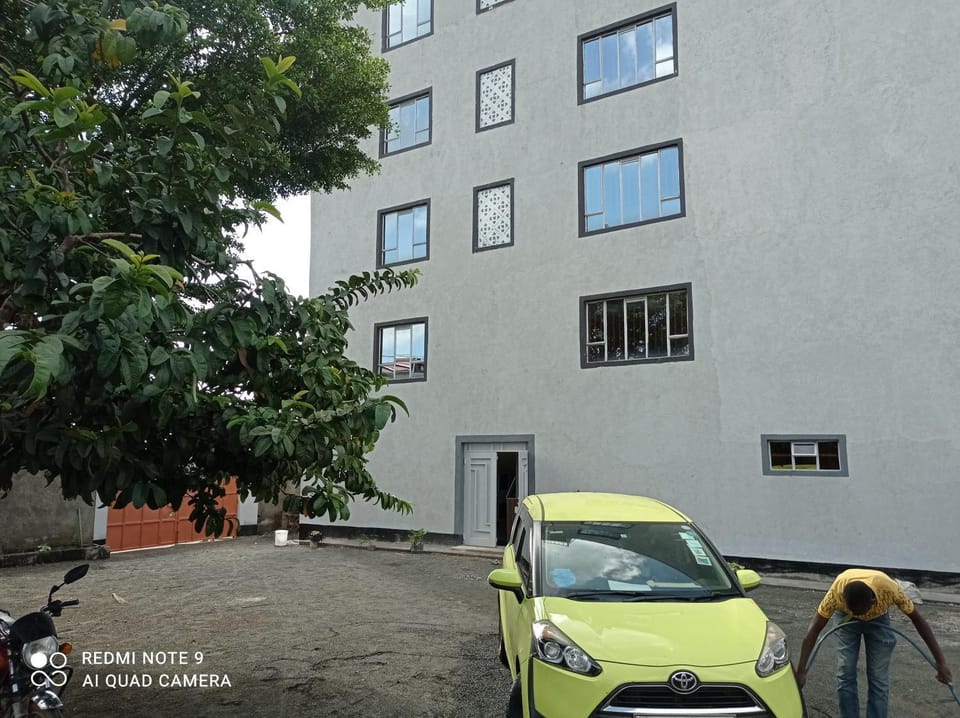 Property building, Day, Neighbourhood, Street view, Location, Parking