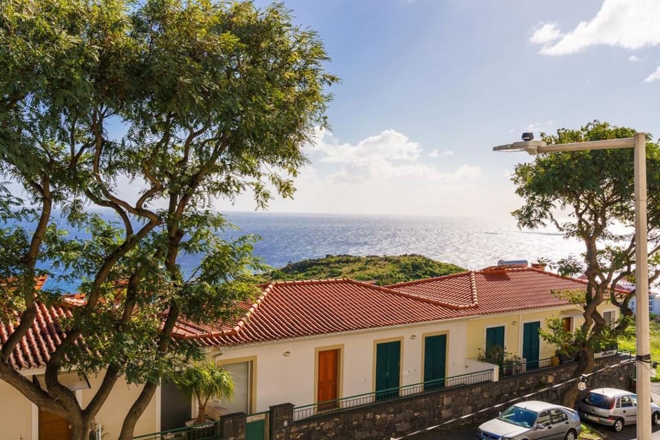 GuestReady - Ocean-View Retreat in Caniço Apartment in Caniço