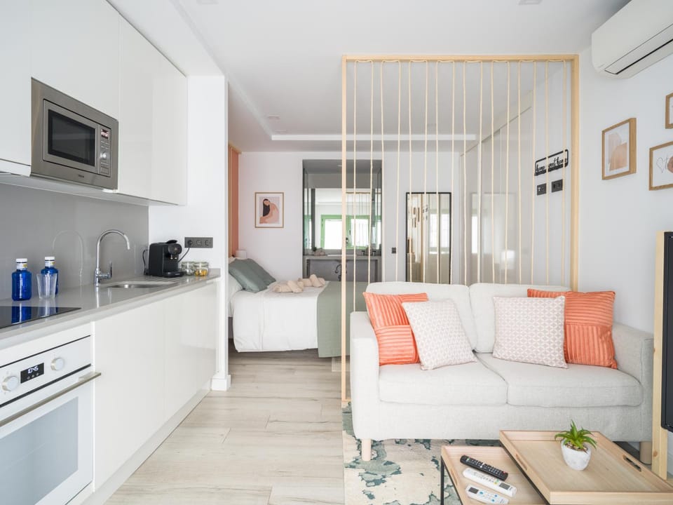 Kitchen or kitchenette, Living room, Seating area, stove