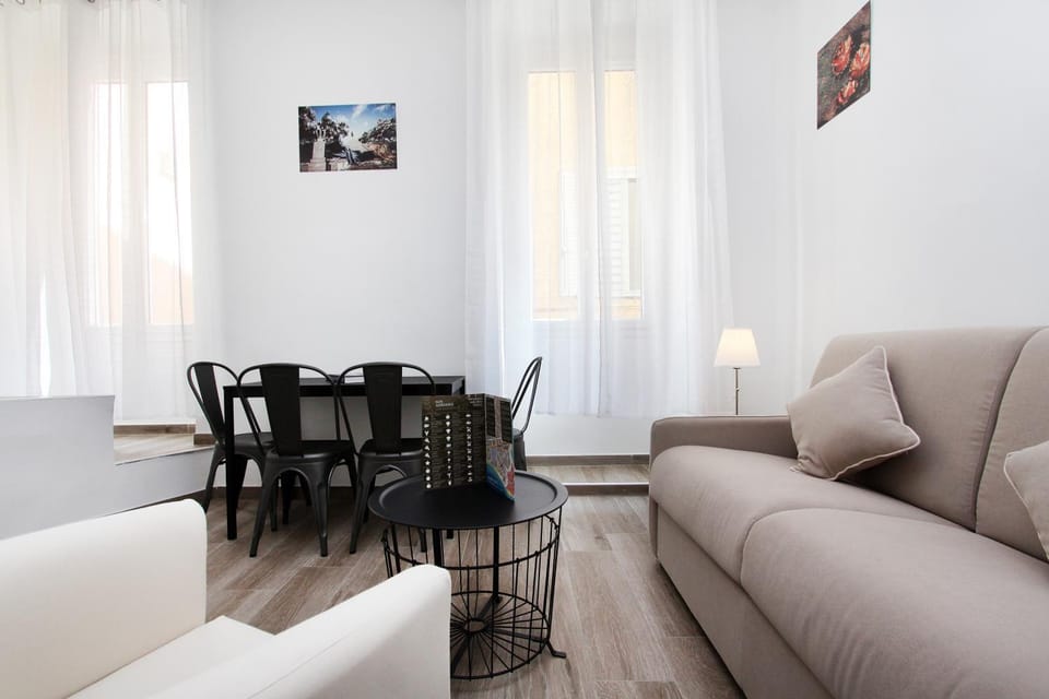 Living room, Seating area, Dining area