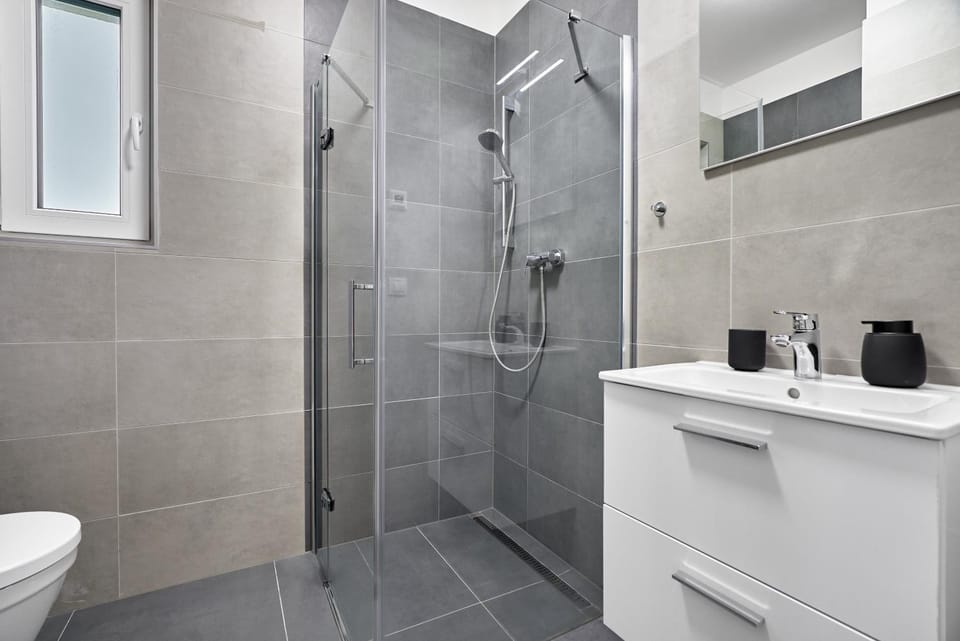 Shower, Toilet, Bathroom