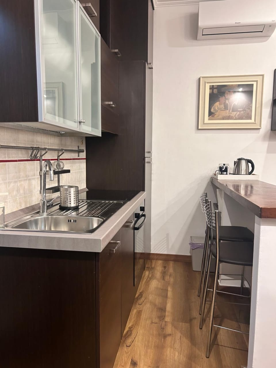 Kitchen or kitchenette, Dining area, oven, stove