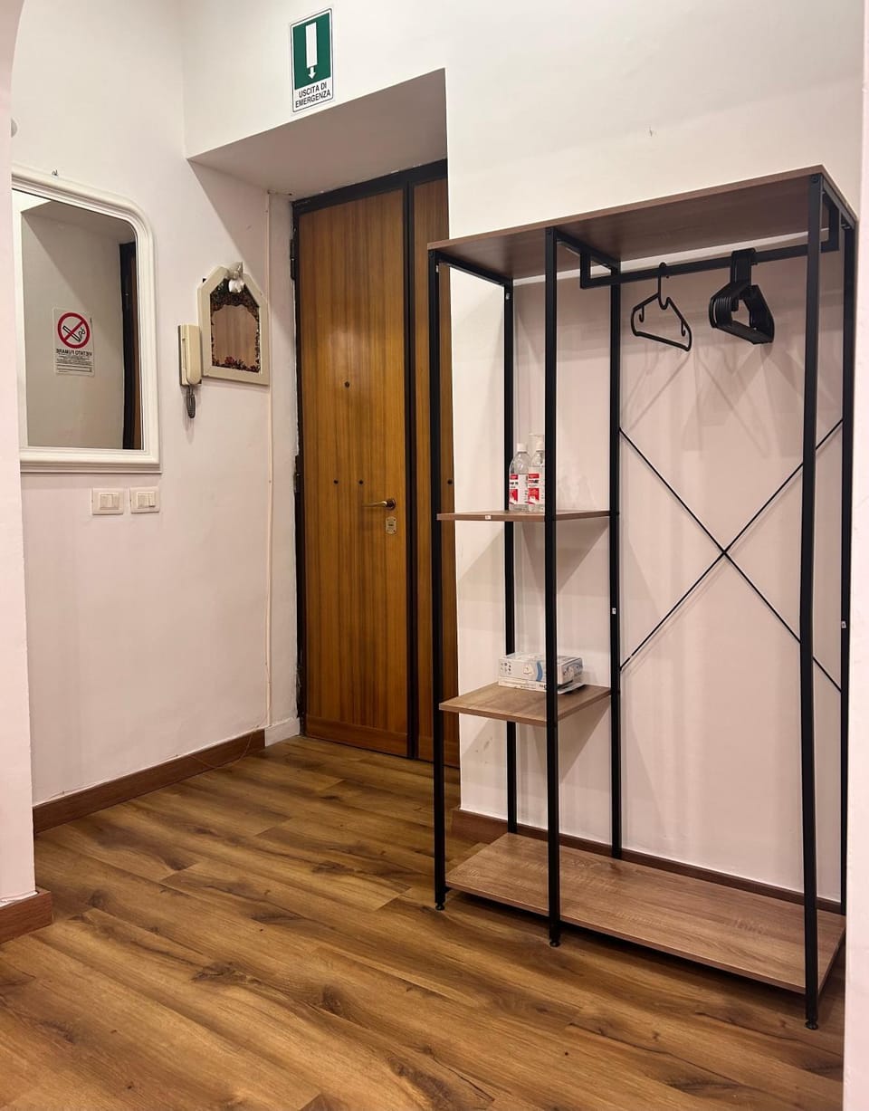Facade/entrance, wardrobe