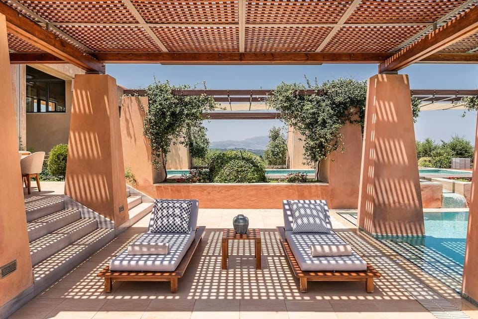 Swimming pool, sunbed