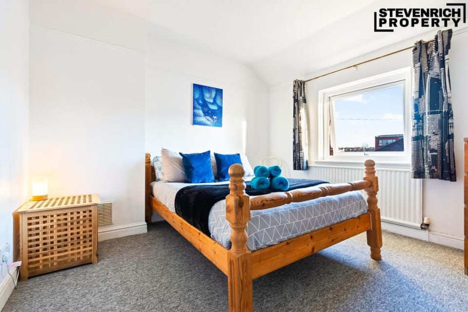 Bed, View (from property/room), Bedroom