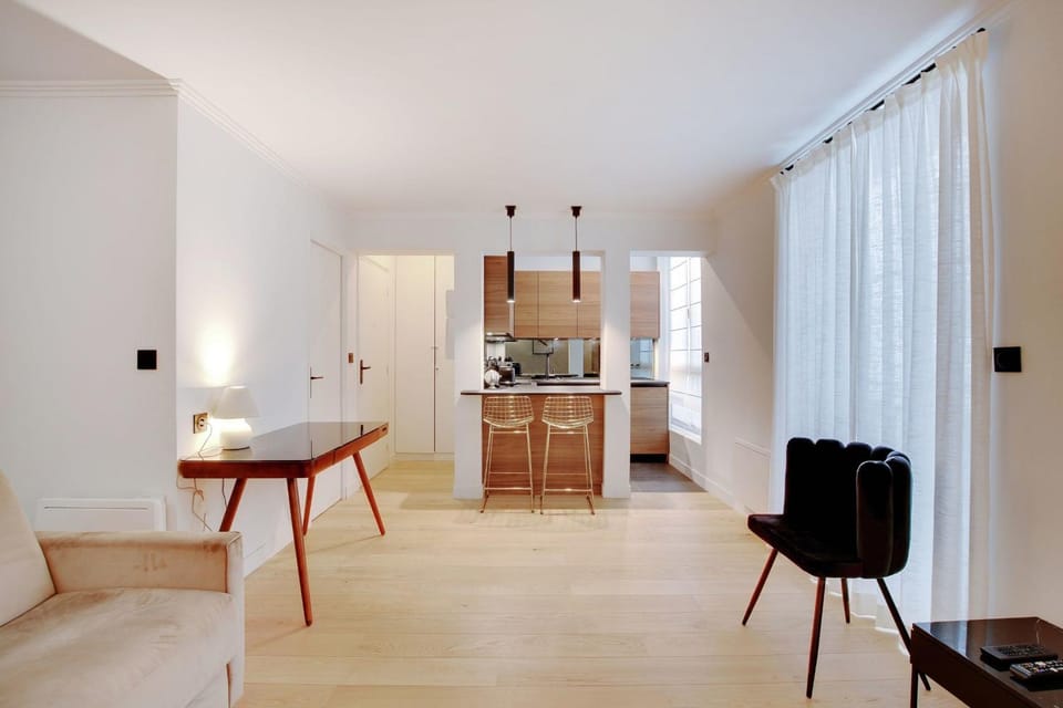 Kitchen or kitchenette, Living room