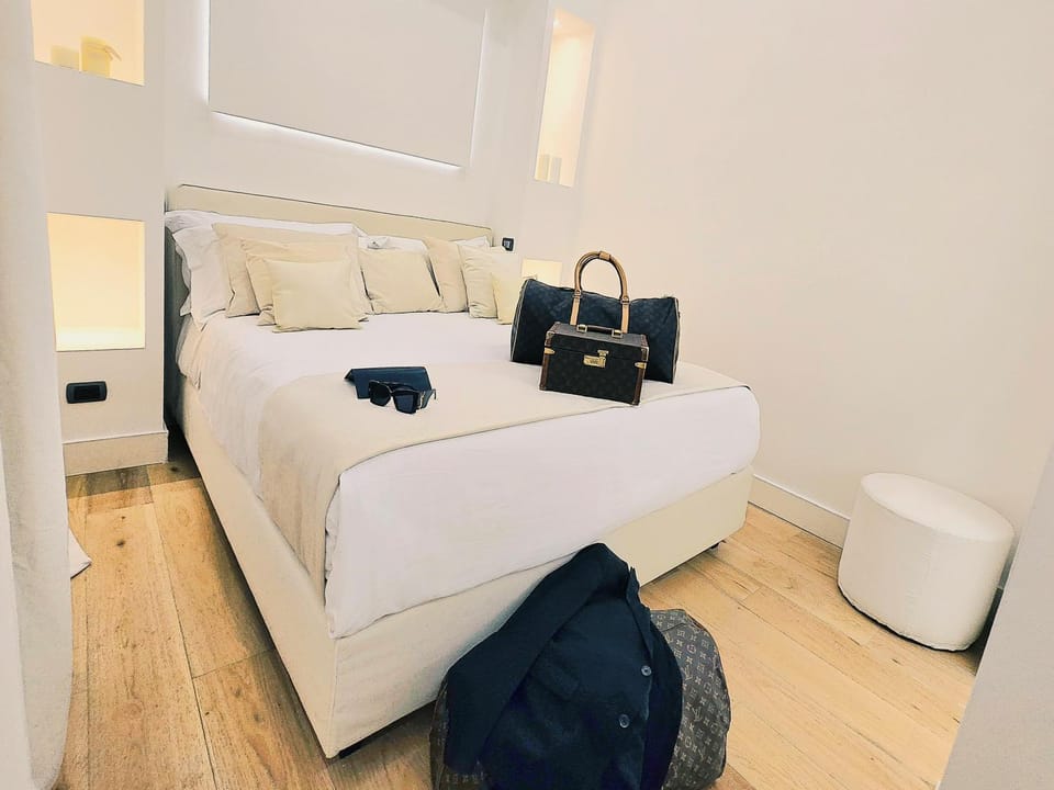 Bed, Living room, Photo of the whole room, Bedroom