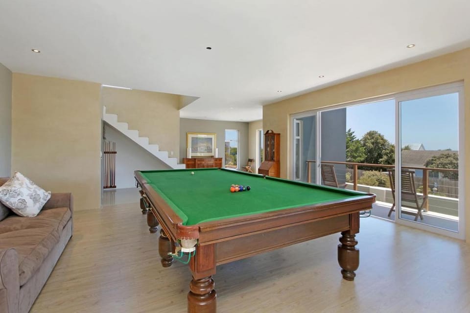 Billiard, Living room