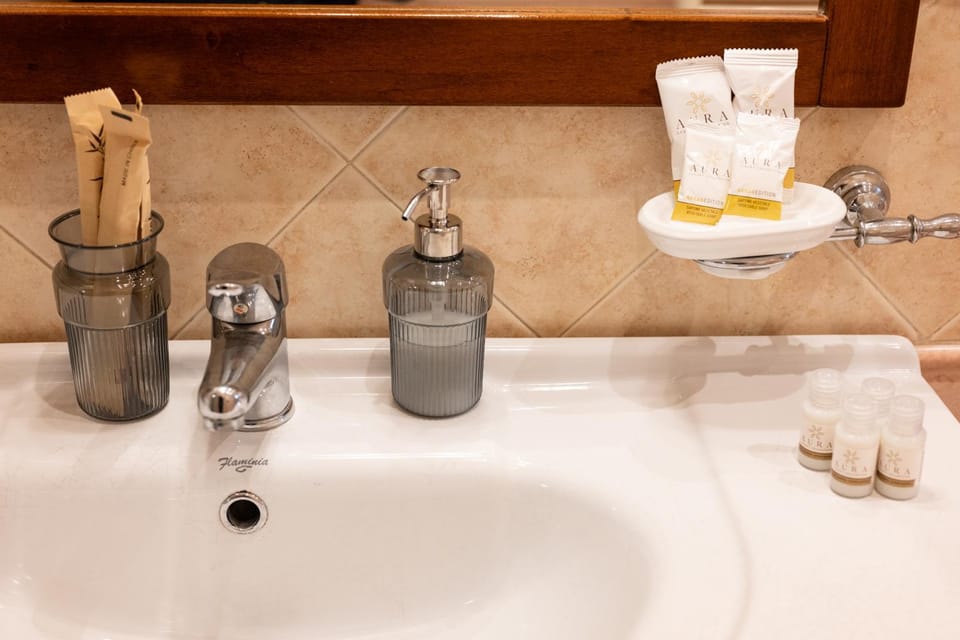 Bathroom, towels