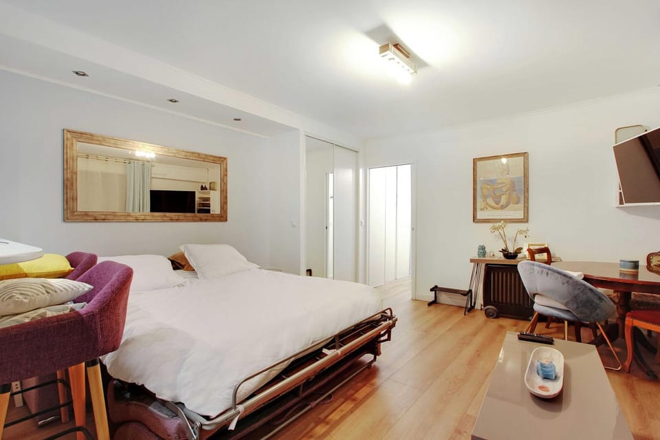 Bed, TV and multimedia