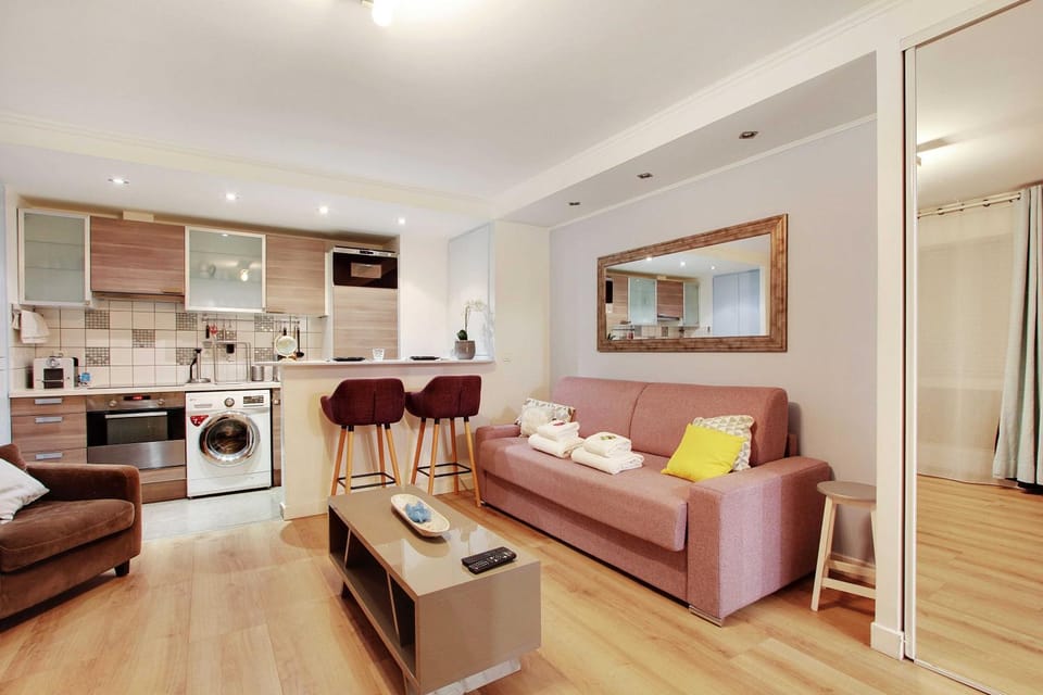 Kitchen or kitchenette, Living room, Seating area