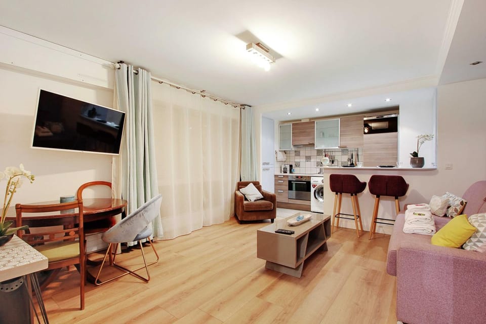 TV and multimedia, Kitchen or kitchenette, Living room
