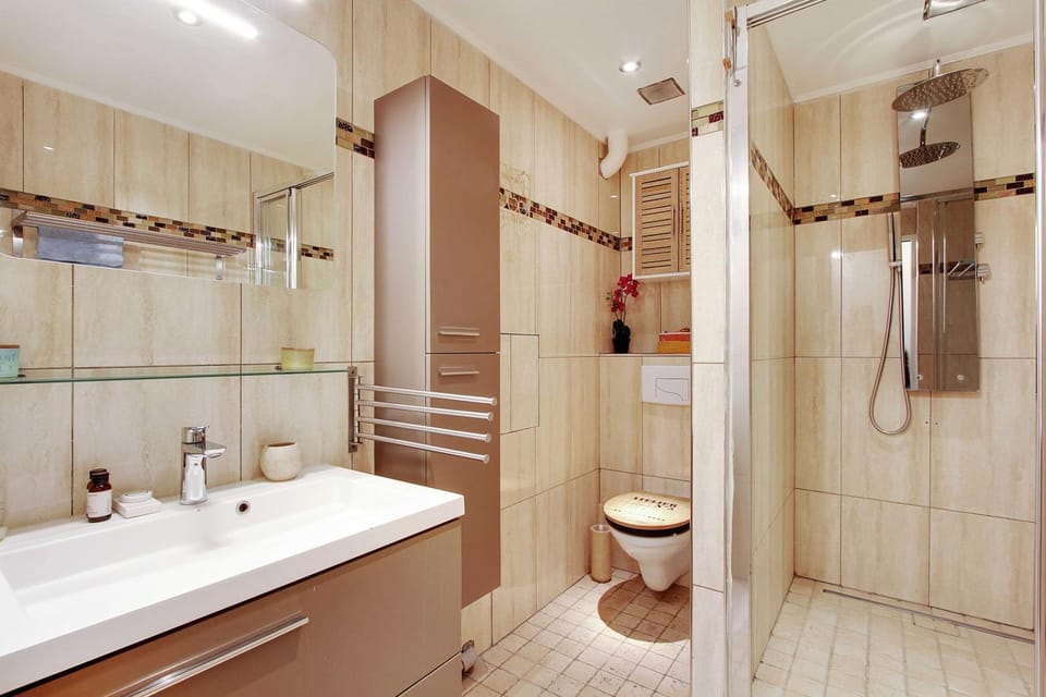 Shower, Toilet, Bathroom