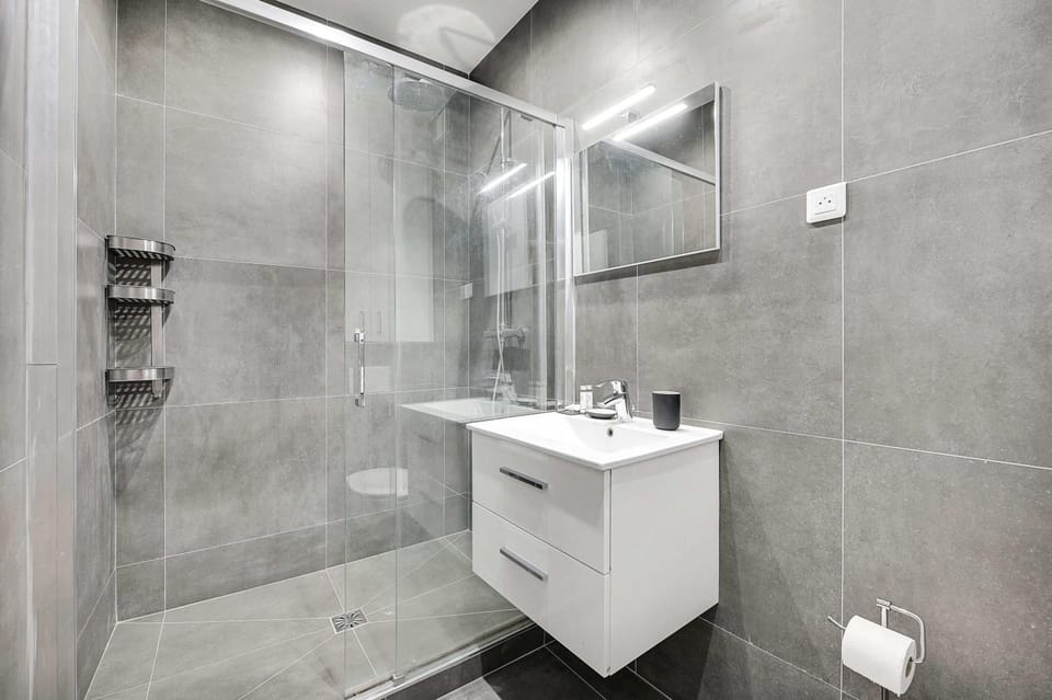 Shower, Bathroom