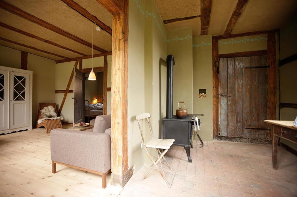 Living room, Seating area, kitchen
