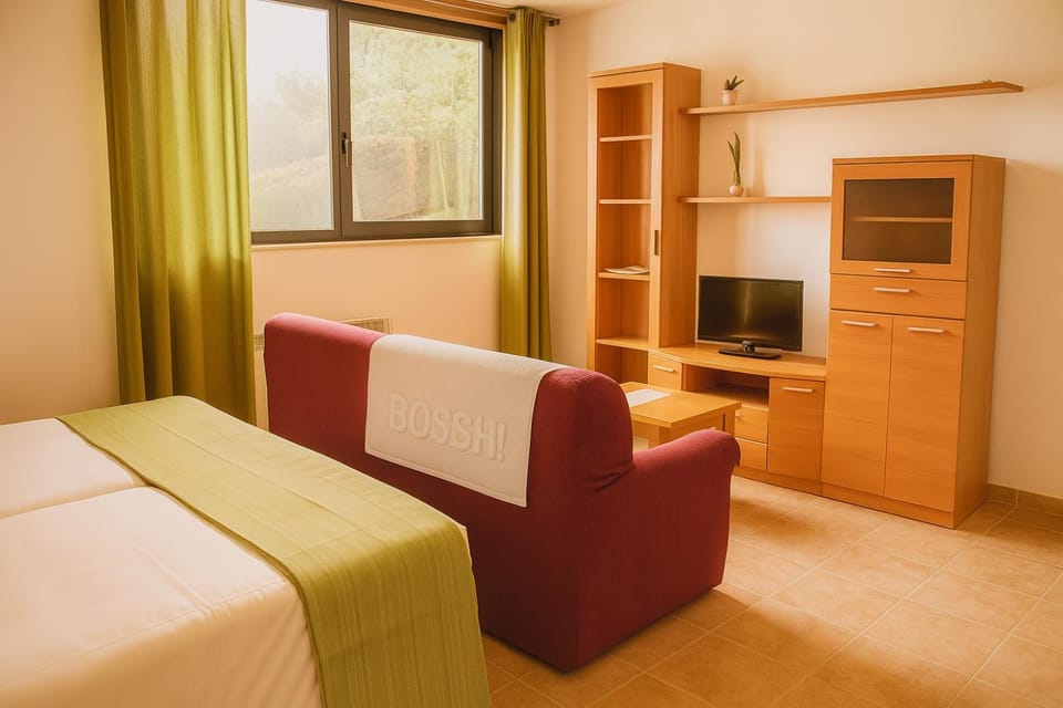 Bed, TV and multimedia, Living room, Evening entertainment, wardrobe