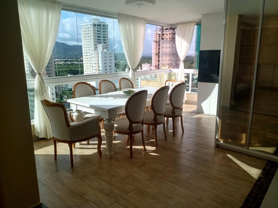 Apto luxuoso próximo ao mar Apartment in Porto Belo