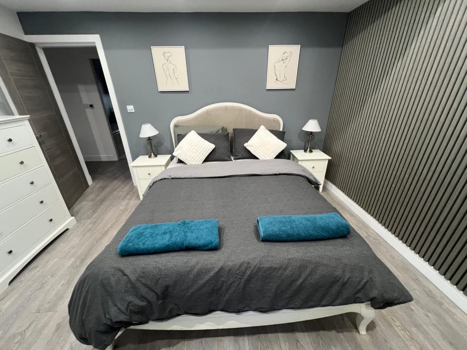 Whole house -Sleeps4-Parking-Garden-BikingHiking House in Rossendale