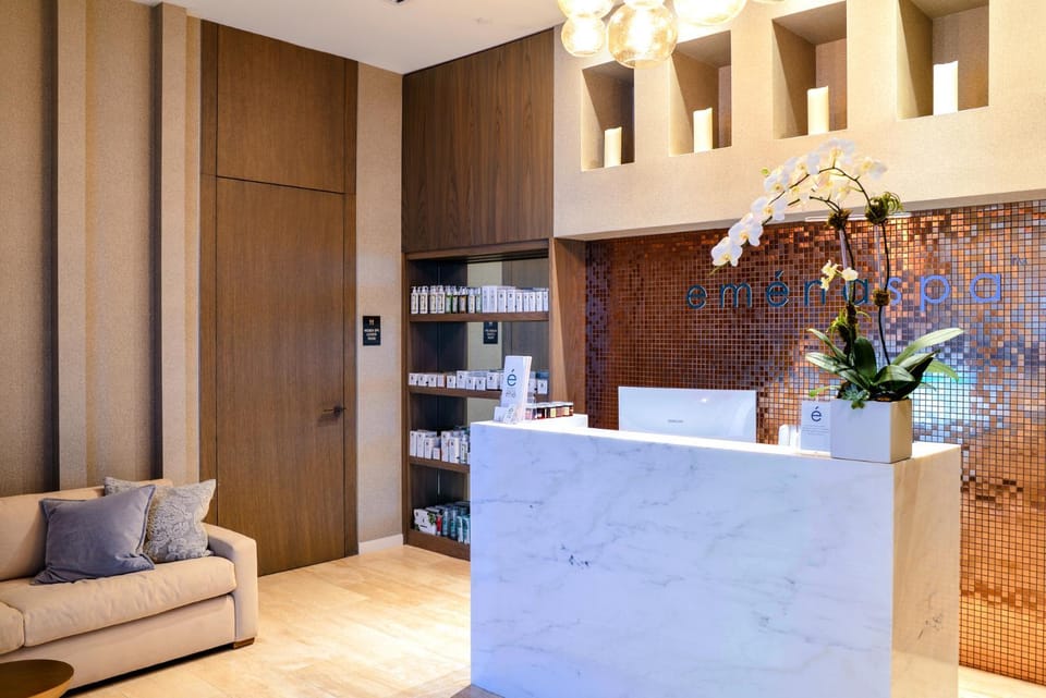 Property building, Spa and wellness centre/facilities, Seating area