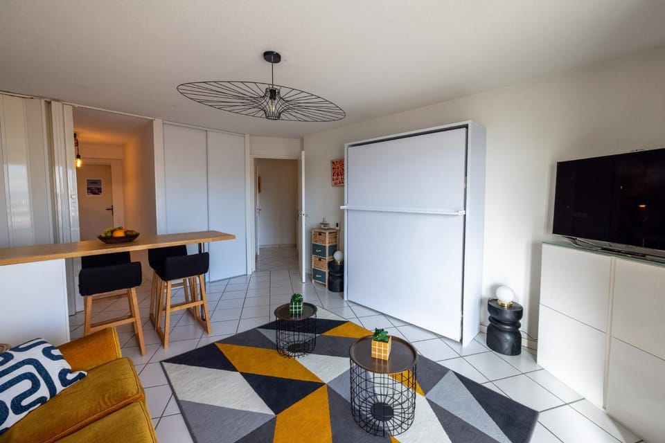 Communal lounge/ TV room, Dining area
