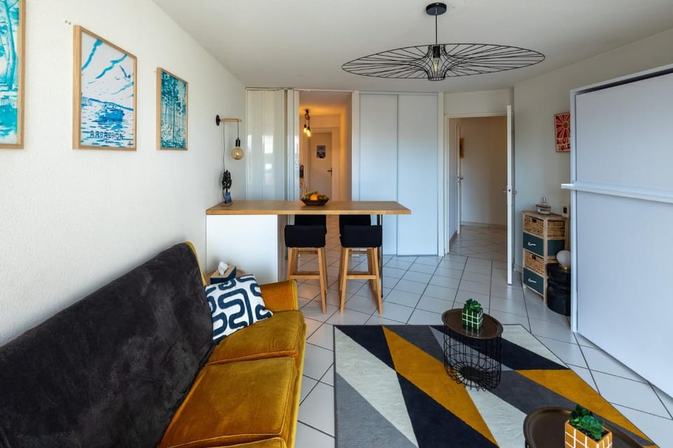 Kitchen or kitchenette, Living room, Dining area