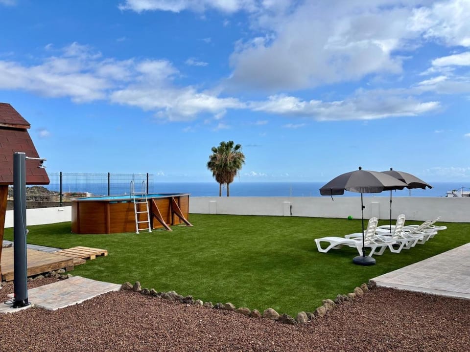 Sea view, Swimming pool, sunbed