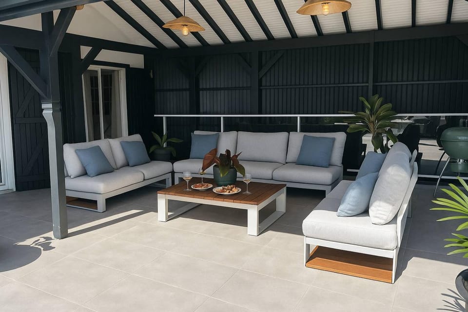 Patio, Living room