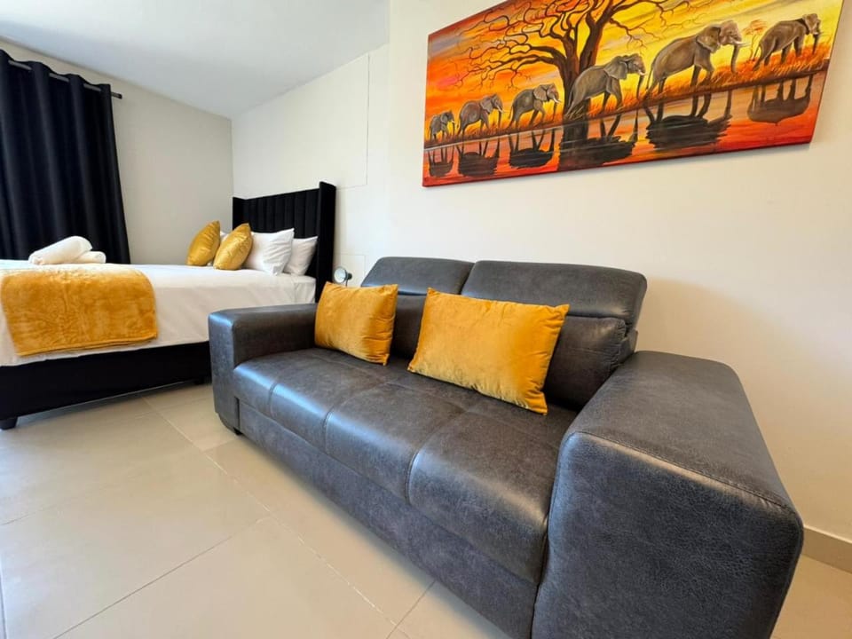 Bed, Seating area