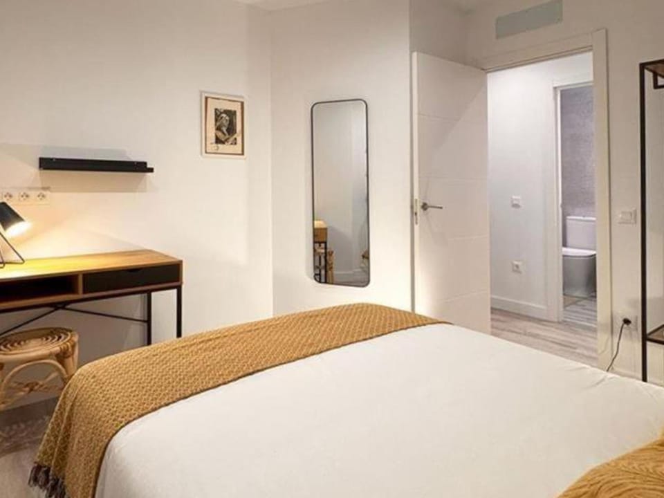 Bed, Seating area, Bedroom