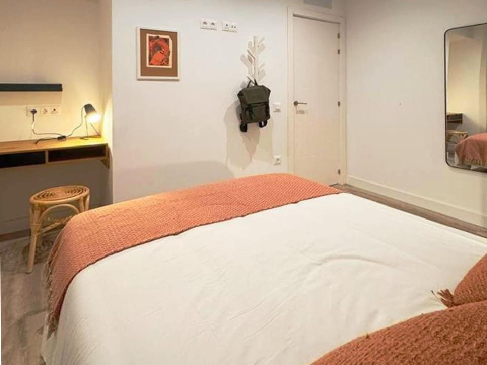 Bed, Seating area, Bedroom