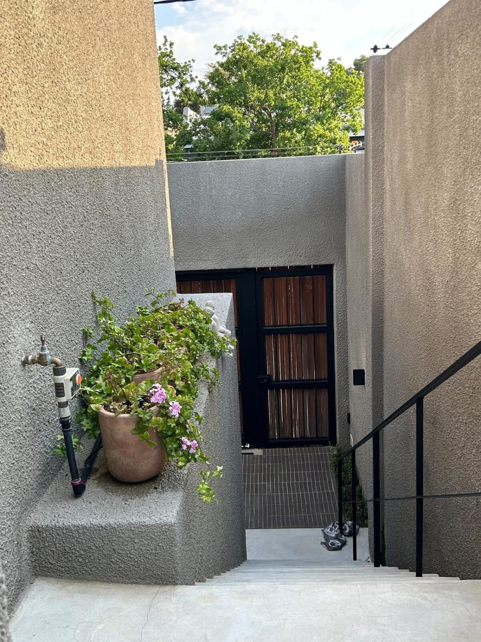 Parkhurst Luxury Design Cottage Apartment in Sandton