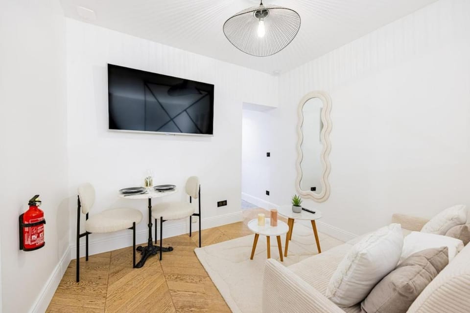 Suite luxueuse Elysee Faubourg St Honore Paris 8 Apartment in Paris
