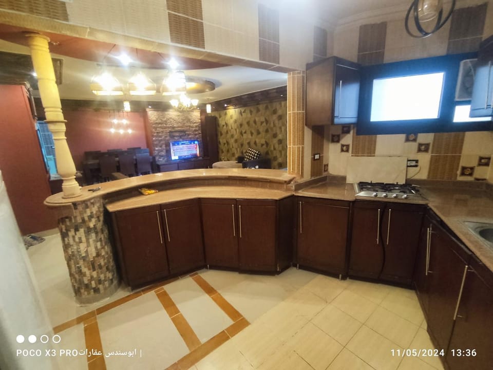 Kitchen or kitchenette, Breakfast