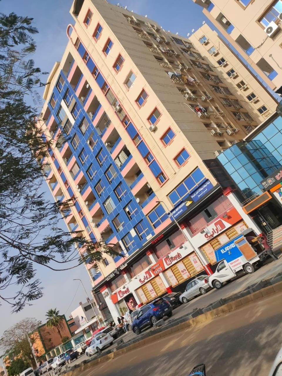 Property building, Neighbourhood, City view, Location, Parking