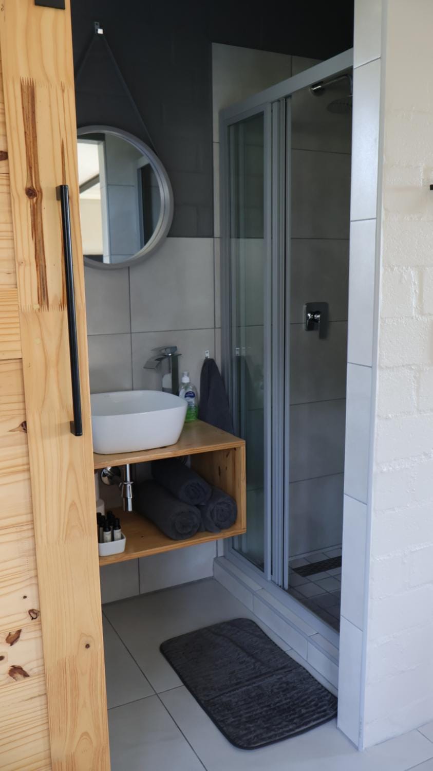 Shower, Toilet, towels