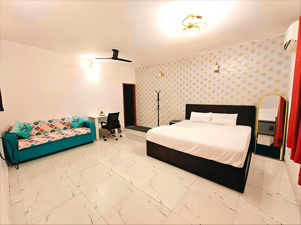 Bed, Photo of the whole room, Bedroom