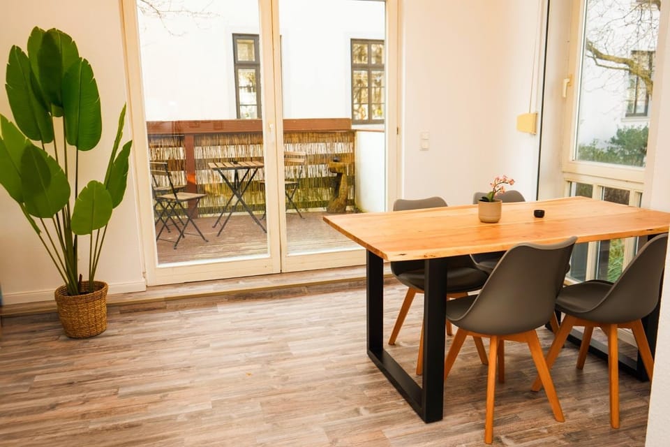 Seating area, Dining area