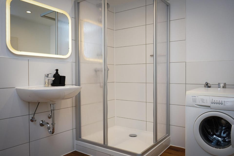 Shower, Bathroom, towels, washing machine