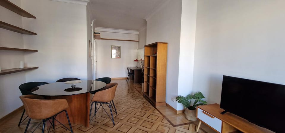 TV and multimedia, Living room, Seating area, Dining area, Evening entertainment, air conditioner