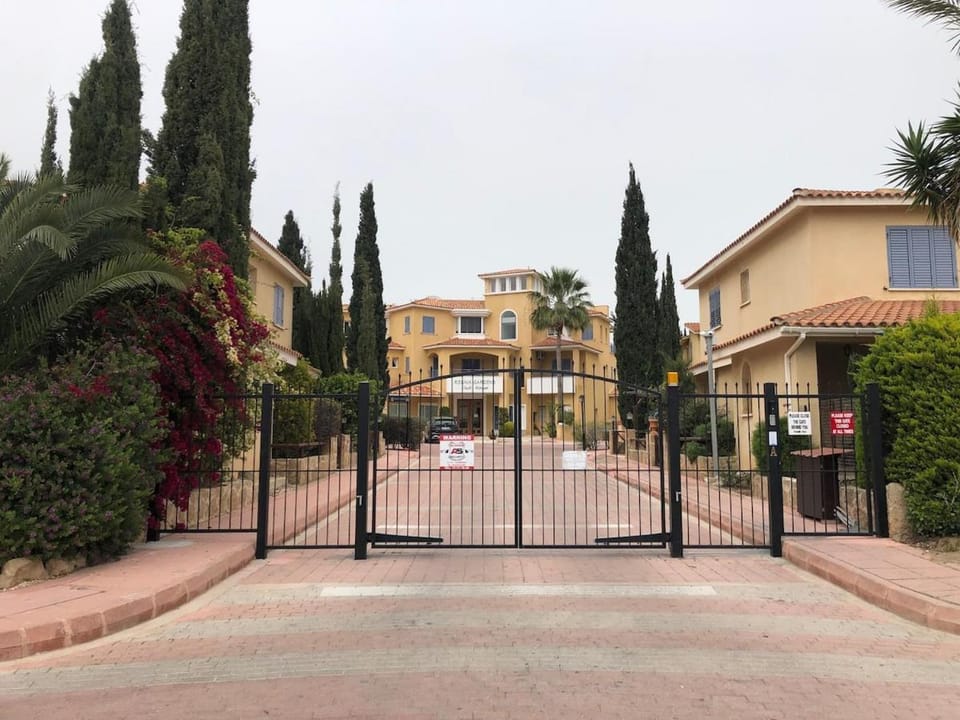 Property building, Neighbourhood